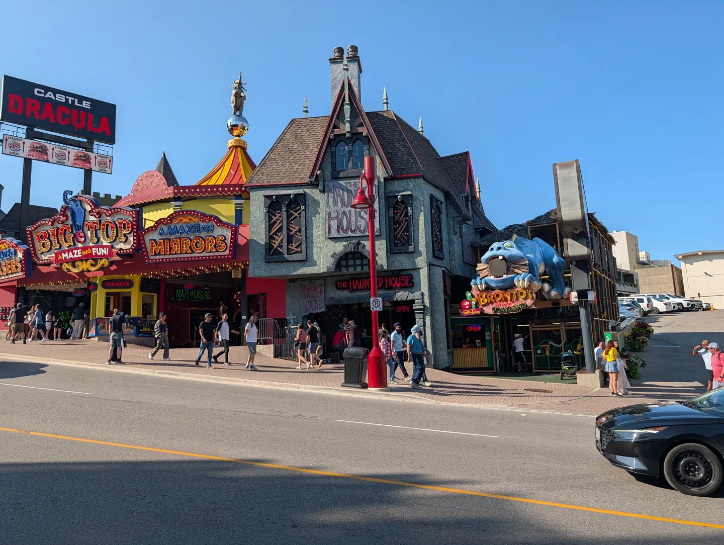 Clifton Hill et sa grande roue, photographiés pendant notre séjour de juillet 2026
